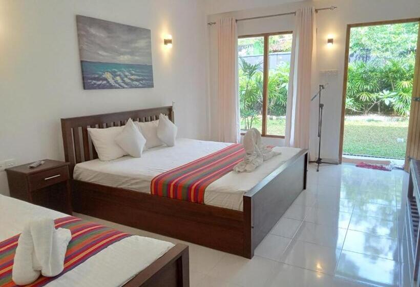 اتاق استاندارد سه تخته با چشم‌انداز باغ, Elephant Eye Safari House