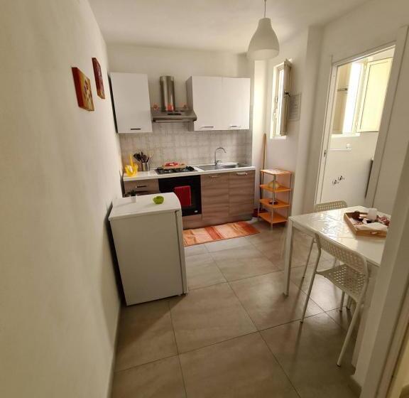 דירת חדר, La Casa Di Totò