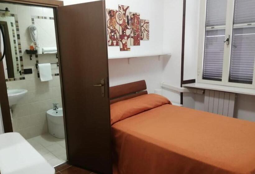 غرفة قياسية فردية, Albergo Ollolai