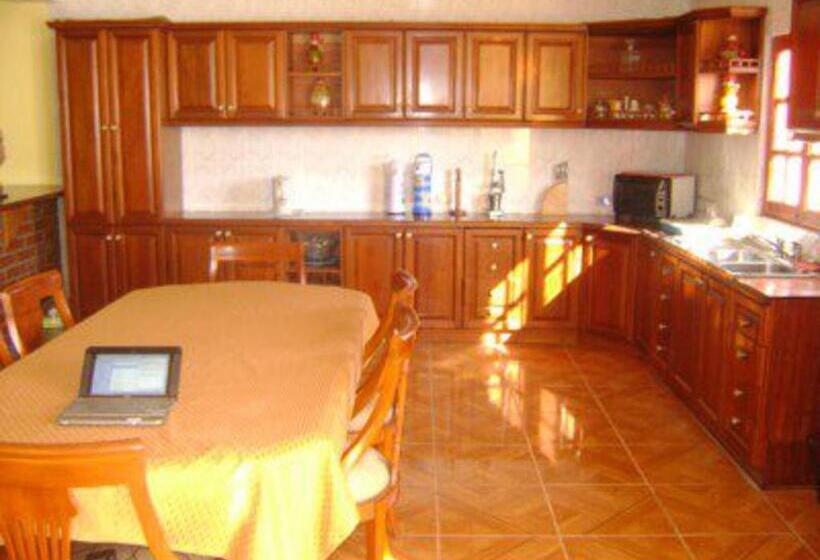 اتاق استاندارد سه نفره, La Casona