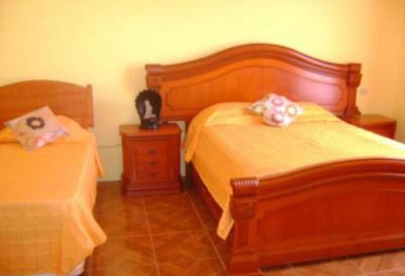 اتاق استاندارد سه نفره, La Casona