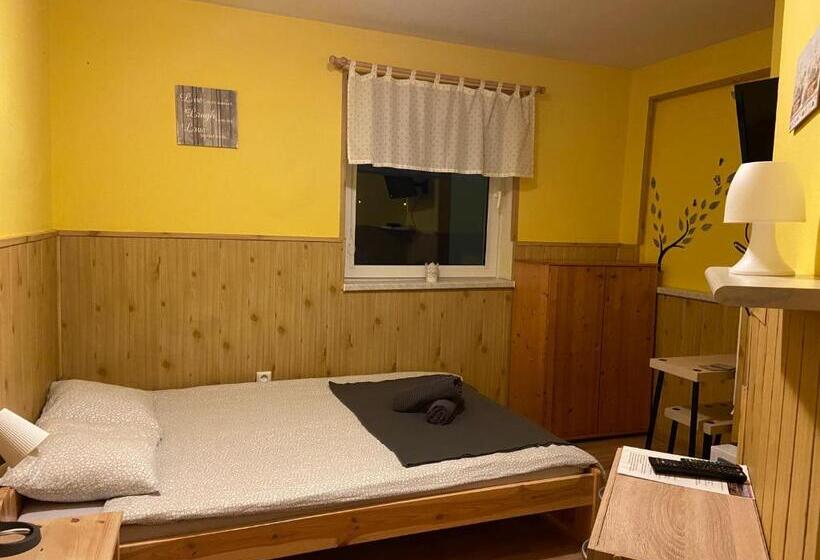 חדר בסיסי, Je Sen, Ubytování Na Horách S Bazénem A Infrasaunou