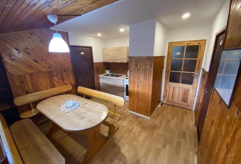 חדר משפחתי, Je Sen, Ubytování Na Horách S Bazénem A Infrasaunou