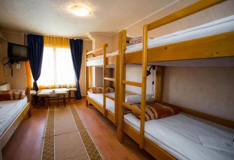 חדר משפחתי, Vila Livadeto