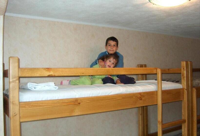 חדר משפחתי, Vila Livadeto