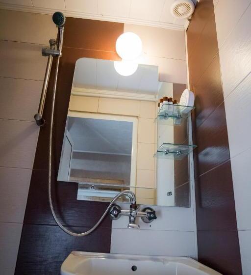 חדר משפחתי, Vila Livadeto