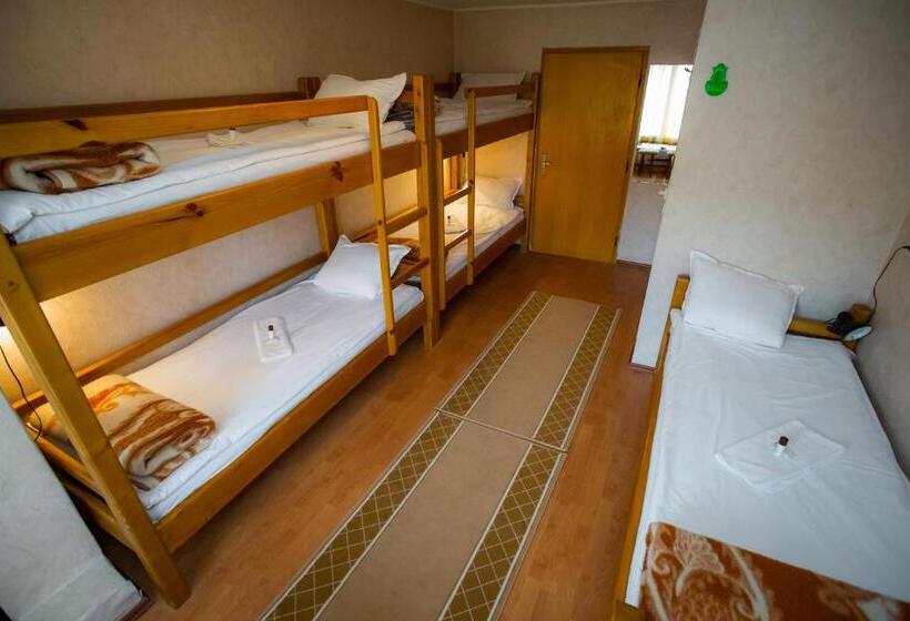 חדר משפחתי, Vila Livadeto