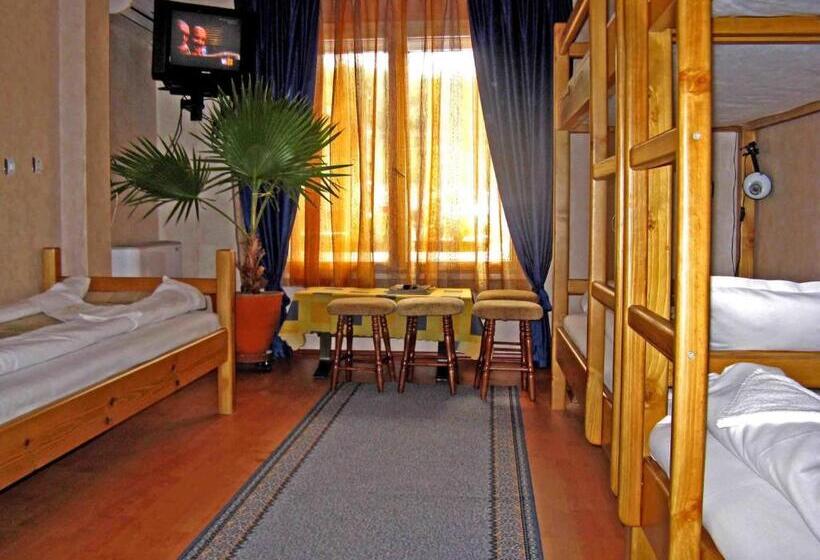 חדר משפחתי, Vila Livadeto