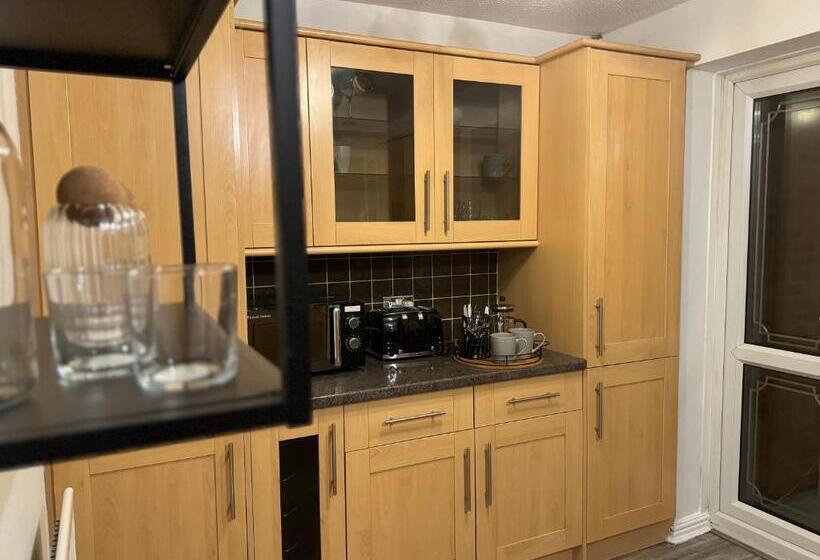 침실 3개 주택, Rooms Near Me   Central Birmingham Free Parking