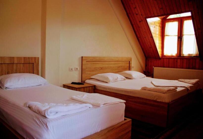 스탠다드 트리플 발코니 룸, Valbona Tdc