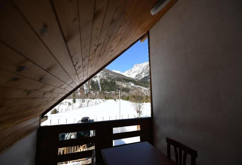 스탠다드 트리플 발코니 룸, Valbona Tdc