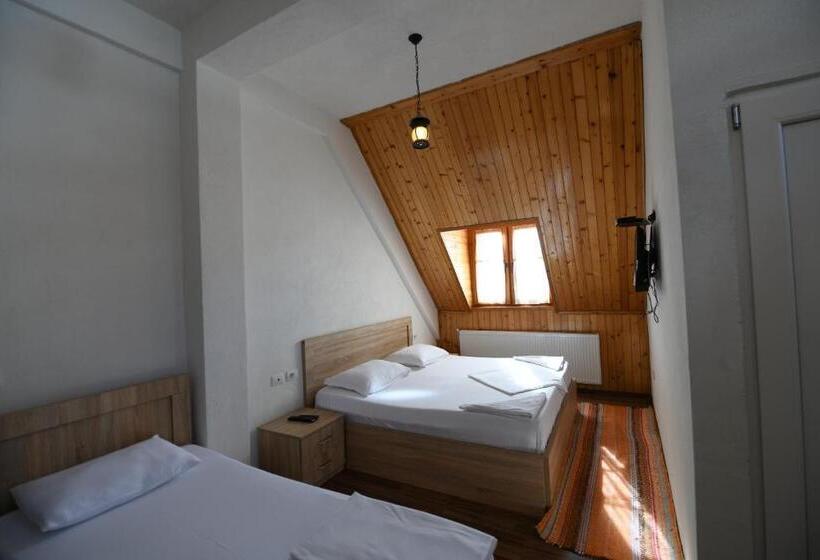 스탠다드 트리플 발코니 룸, Valbona Tdc