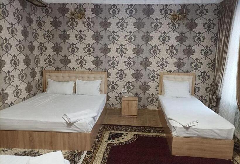 חדר משפחתי, Al Amir