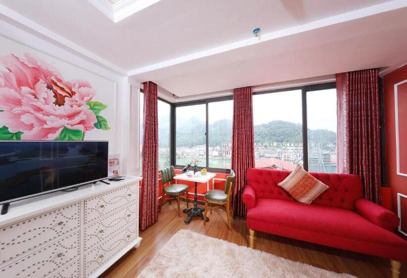 Suite with lake view, Bing Sapa