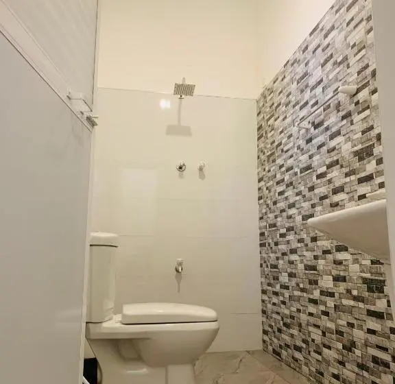 اتاق لوکس, Lucky Guest