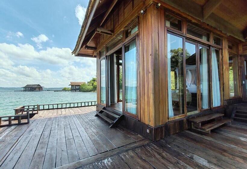 샬레, Full Moon Island Resort