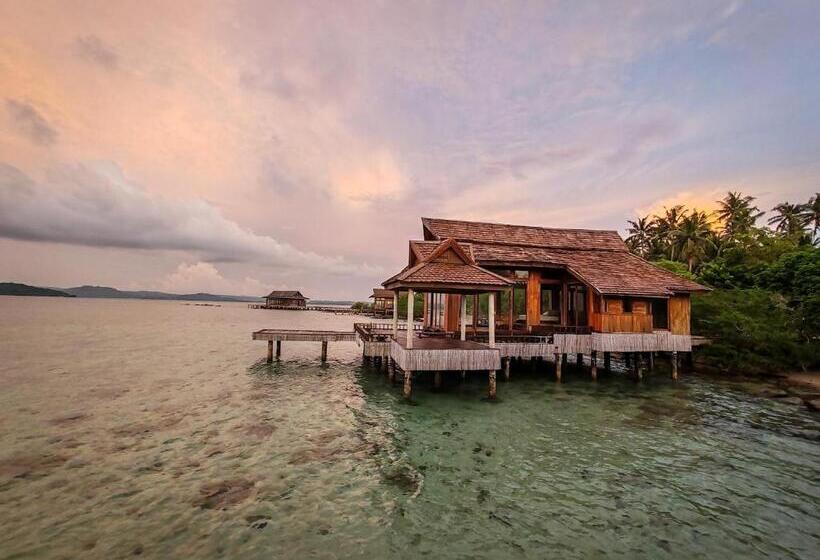 샬레, Full Moon Island Resort