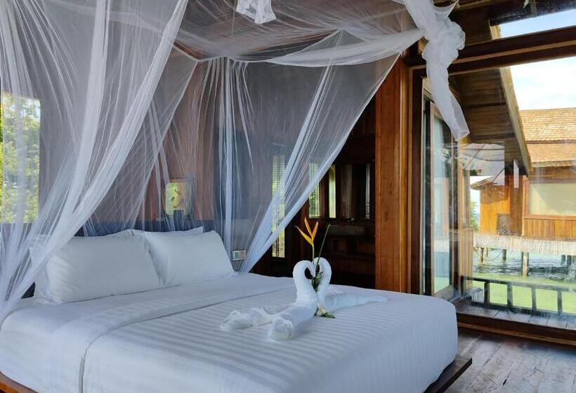 샬레, Full Moon Island Resort