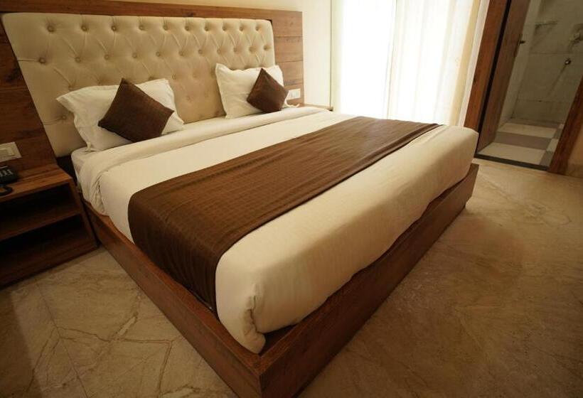 Quarto Deluxe, Anant Rishikesh