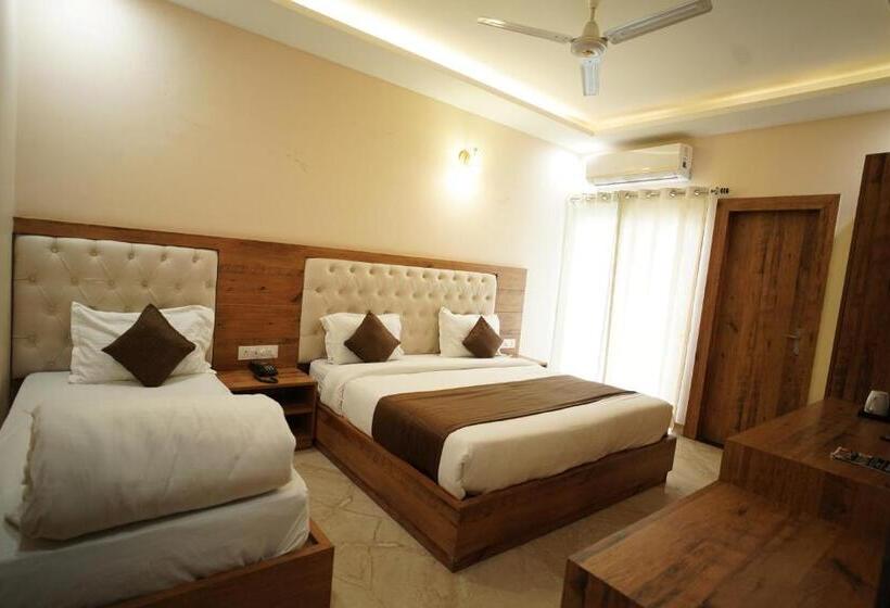 חדר דלוקס לשלושה, Anant Rishikesh