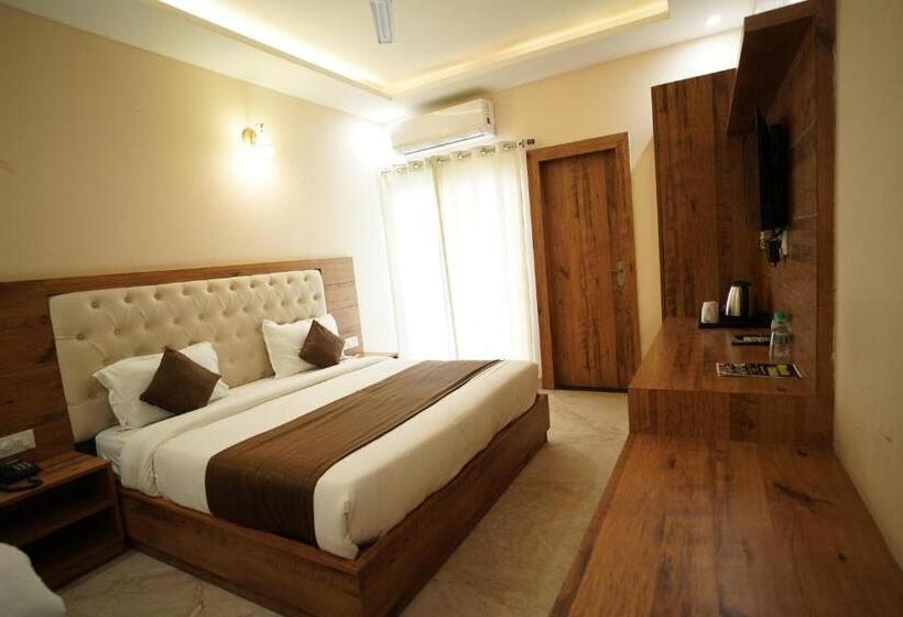 스탠다드 룸 킹사이즈 침대, Anant Rishikesh