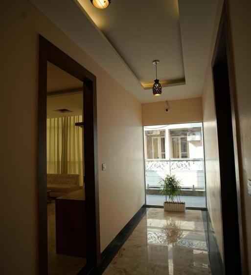 חדר סטנדרט לשלושה עם מרפסת, Anant Rishikesh