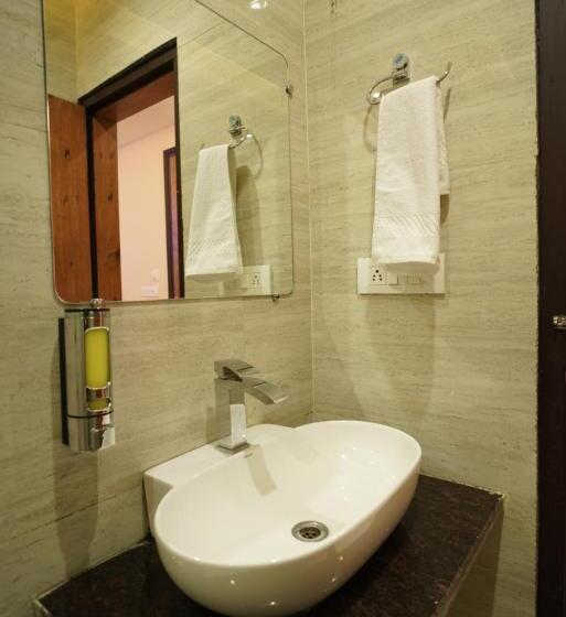 חדר סטנדרט לשלושה עם מרפסת, Anant Rishikesh