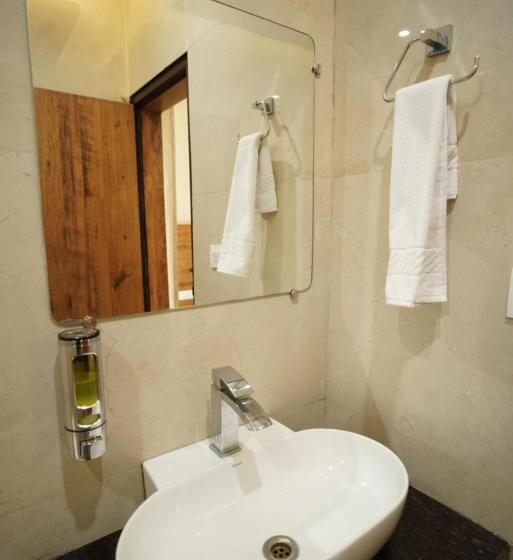 Quarto Deluxe, Anant Rishikesh