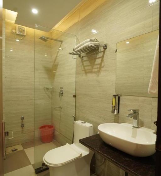 חדר סטנדרט לשלושה עם מרפסת, Anant Rishikesh