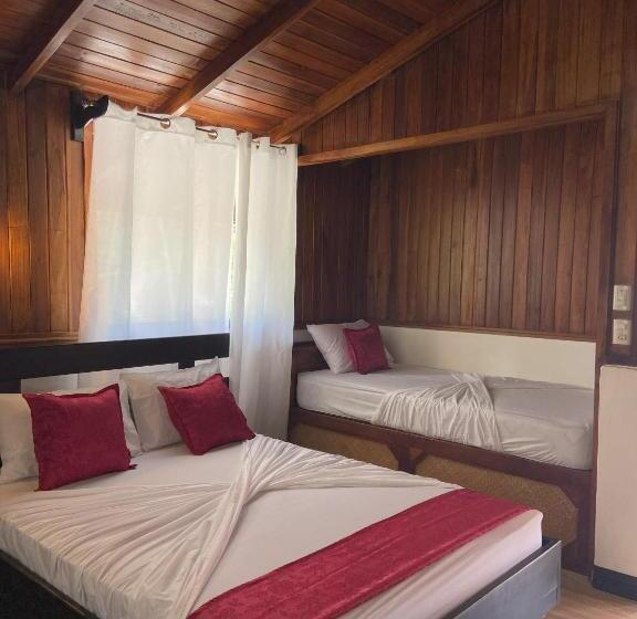 带阳台标准四人间, Bungalows Malú