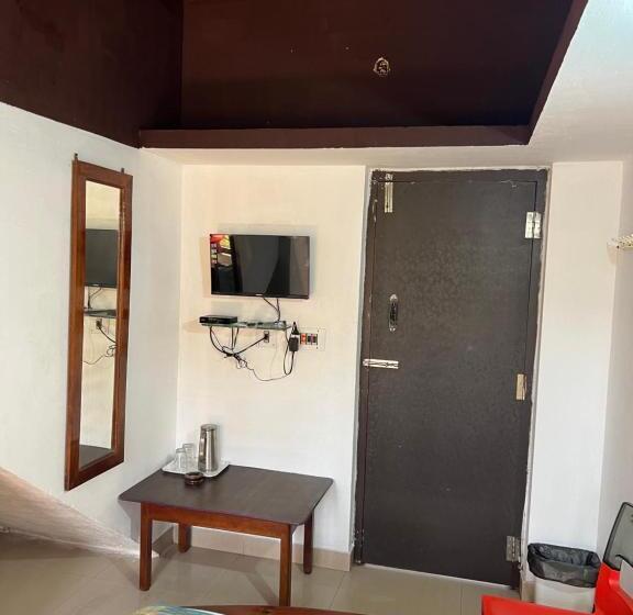 חדר אקונומי, Caveri Inn