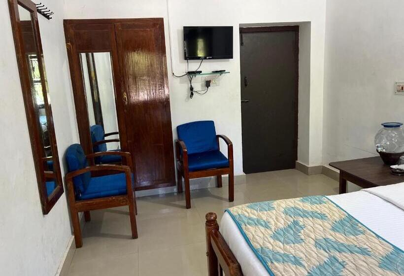 חדר קלאסי לשלושה, Caveri Inn