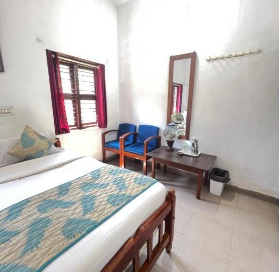 חדר קלאסי לשלושה, Caveri Inn