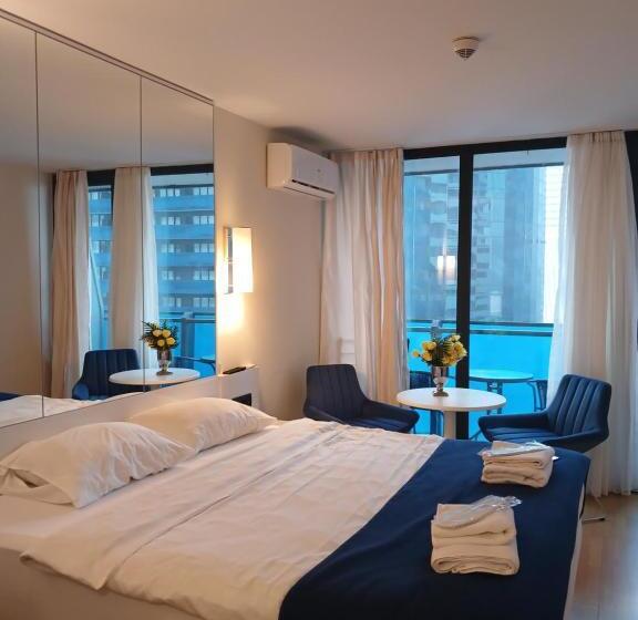 استودیو خانوادگی, Beach Hotel Orbi City