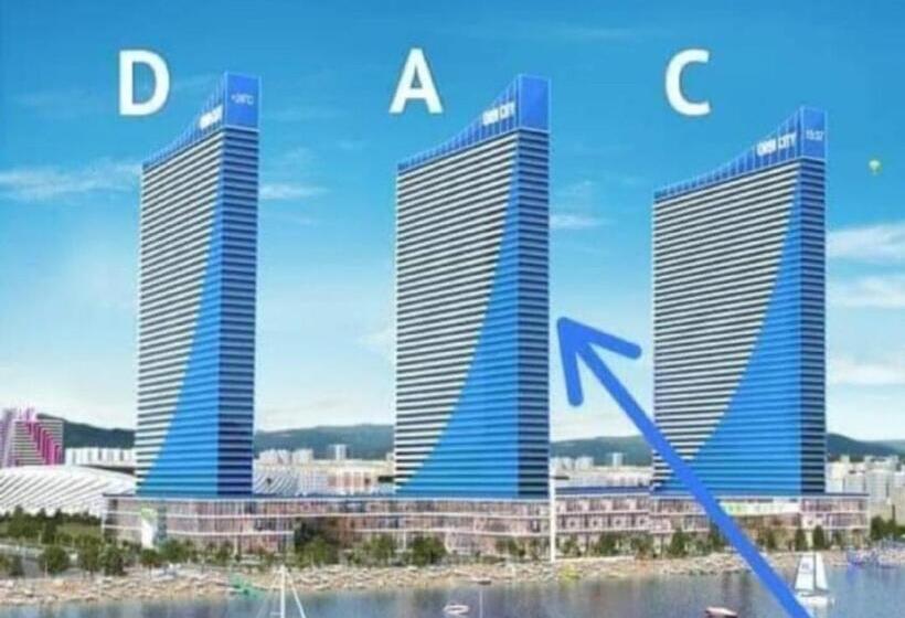 استودیو خانوادگی, Beach Hotel Orbi City