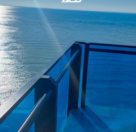 سوییت جونیور, Beach Hotel Orbi City