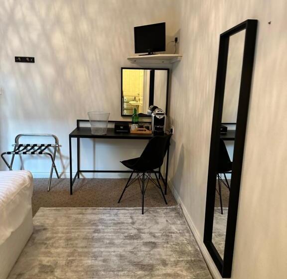 غرفة أساسية ثلاثية, Lamp Light Rooms