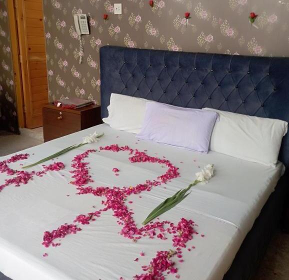 اتاق لوکس خانوادگی, River Breeze Family Hotel, Swat