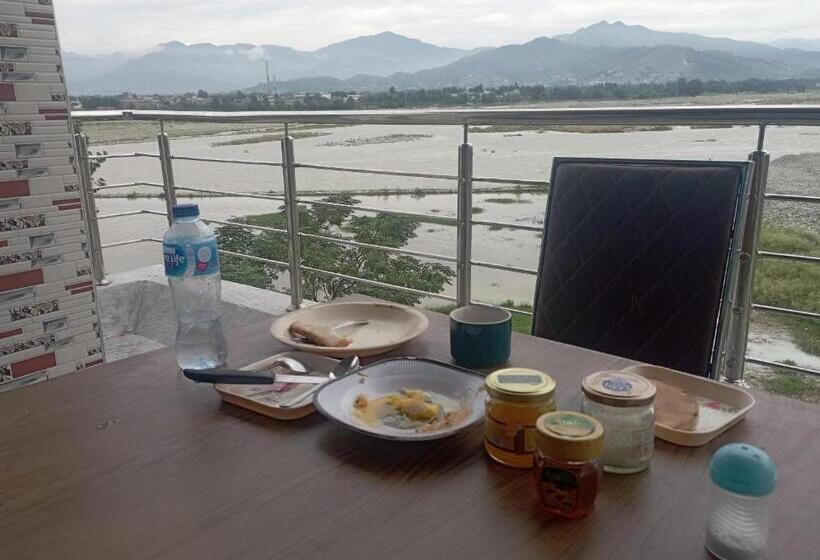 اتاق لوکس خانوادگی, River Breeze Family Hotel, Swat