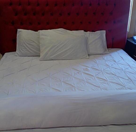 اتاق لوکس, River Breeze Family Hotel, Swat