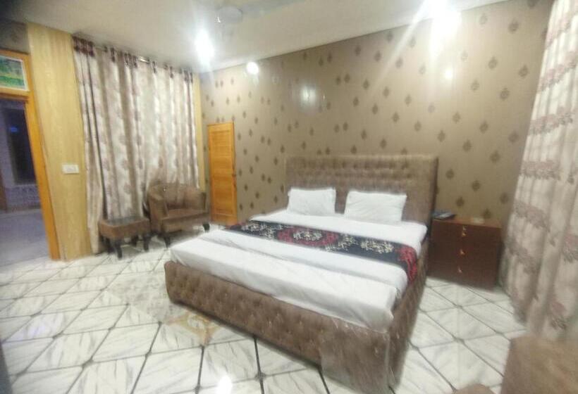 اتاق لوکس, River Breeze Family Hotel, Swat