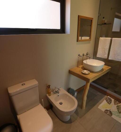 غرفة قياسية, Gemstone Farm