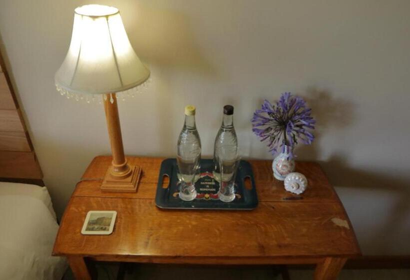 غرفة قياسية, Gemstone Farm