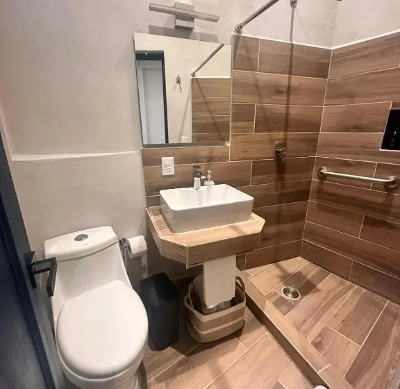 Standard-huone, Centrico House