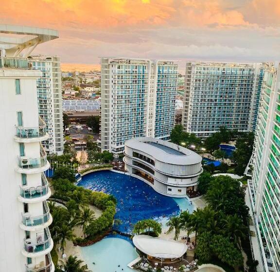 سوییت خانوادگی, Azure Urban Resort Residences