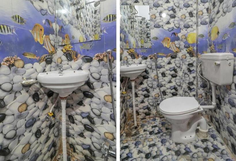 חדר קלאסי לשלושה, Oyo Av Inn