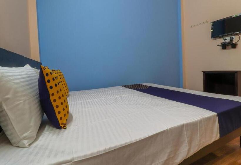 חדר קלאסי לשלושה, Oyo Av Inn