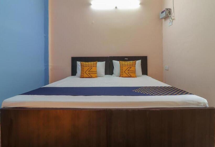 חדר קלאסי לשלושה, Oyo Av Inn