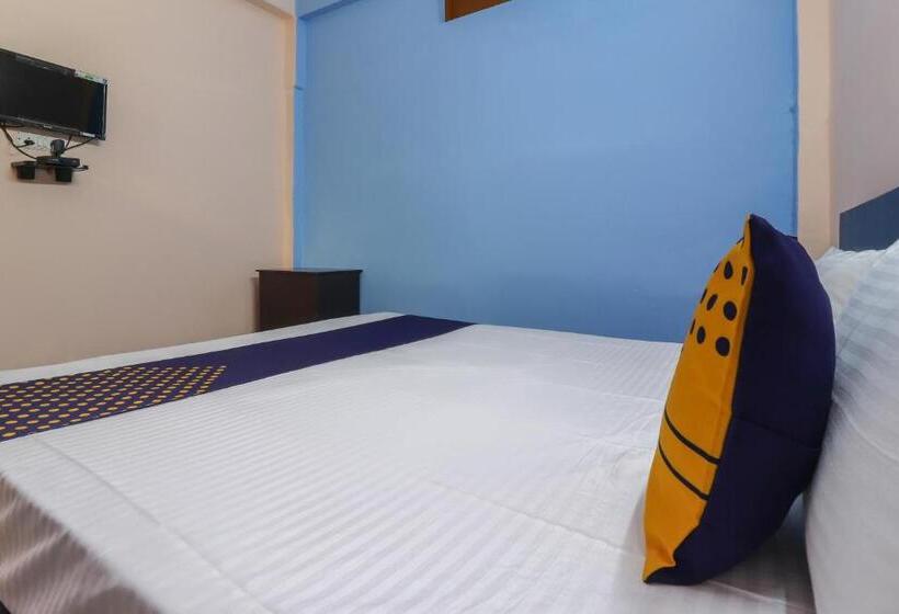 חדר קלאסי לשלושה, Oyo Av Inn