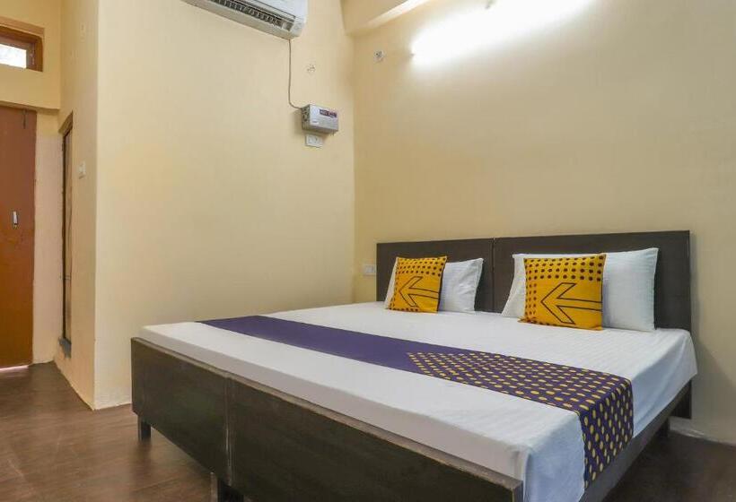 חדר קלאסי לשלושה, Oyo Av Inn